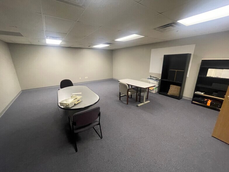 More Photos Of 26378 289th Pl, Adel Manufacturing For Sale