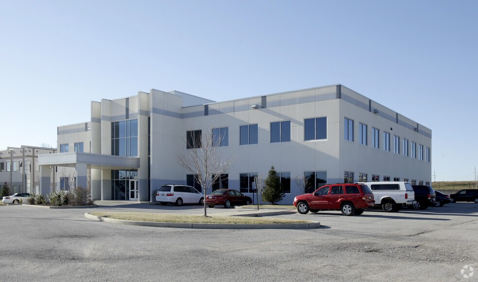 More Photos Of 856 Waterbury Falls Dr, O'Fallon Office For Sale