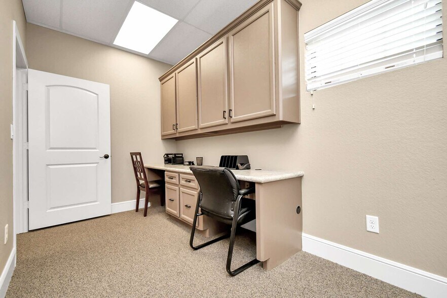 More Photos Of 620 S Peek Rd, Katy Medical For Sale