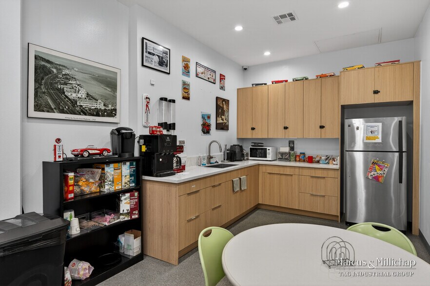 More Photos Of 6700 Valjean Ave, Van Nuys Warehouse For Sale