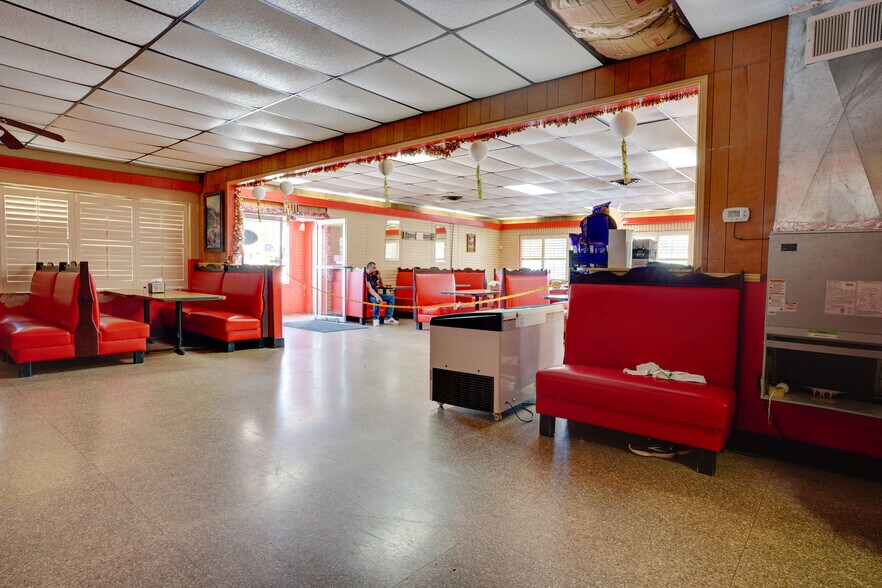 More Photos Of 411 National Hwy, Thomasville Hotel For Sale