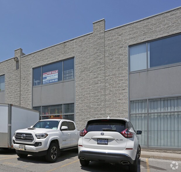 More Photos Of 300 New Toronto St, Toronto Light Distribution For Lease