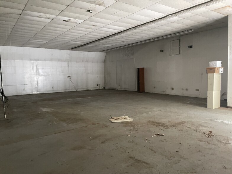 More Photos Of 28 Fairwood Dr, Irwin Medical For Lease