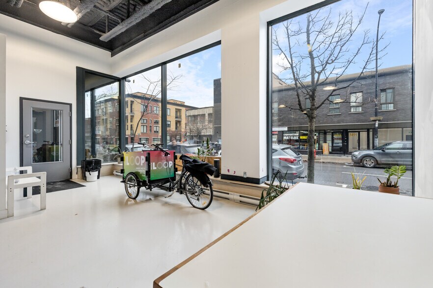 More Photos Of 7422 Rue Saint-Hubert, Montréal General Retail For Lease