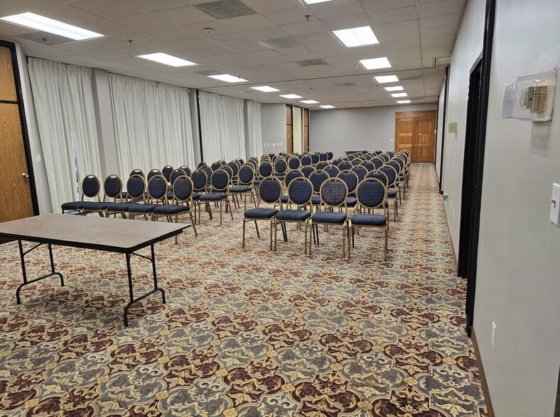 More Photos Of 201 Water Country Pky, Williamsburg Hotel For Sale