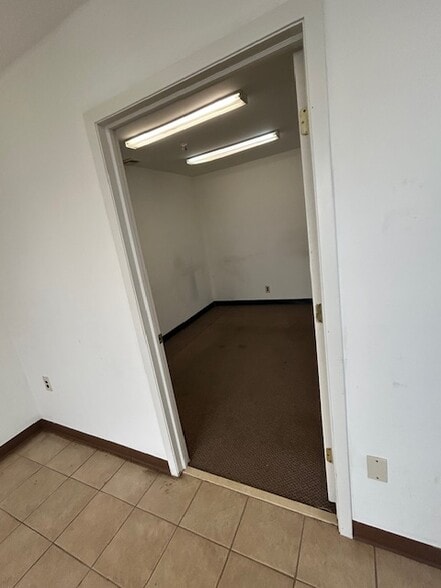 More Photos Of 55 Central Ave, Farmingdale Warehouse For Lease