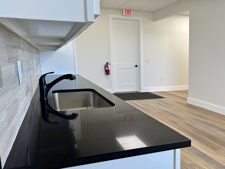 More Photos Of 1704 Westair, Gainesville Warehouse For Lease