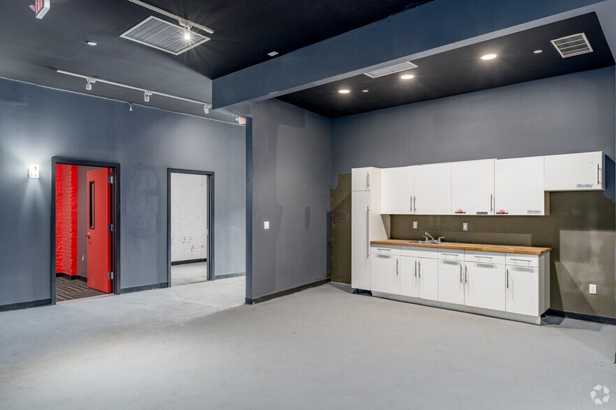 More Photos Of 327 Douglass St, Brooklyn Storefront For Lease