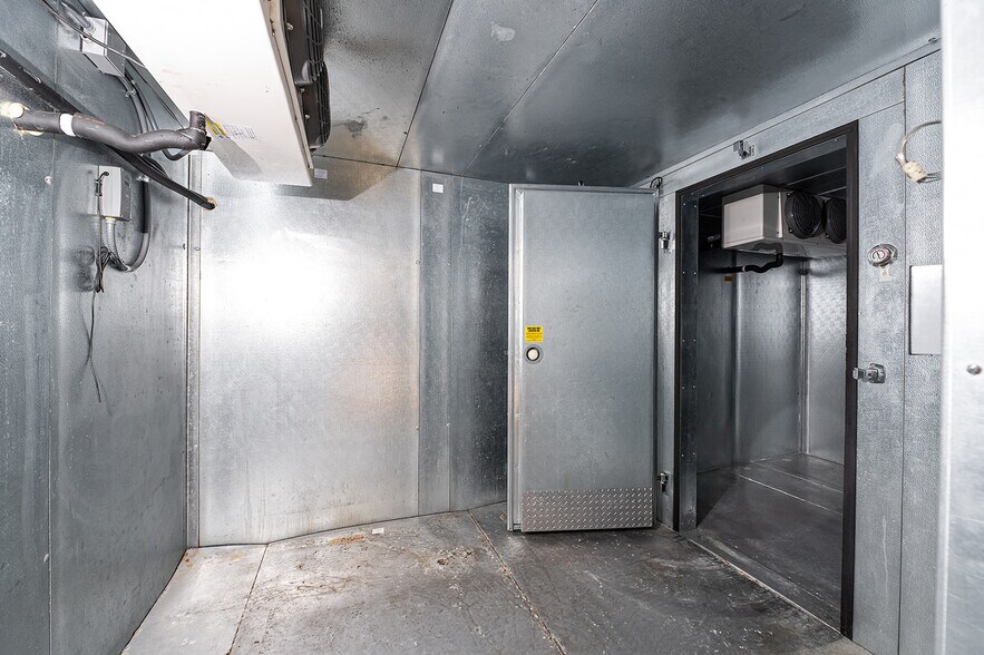 More Photos Of 461 Munson Ave, Traverse City Hotel For Sale