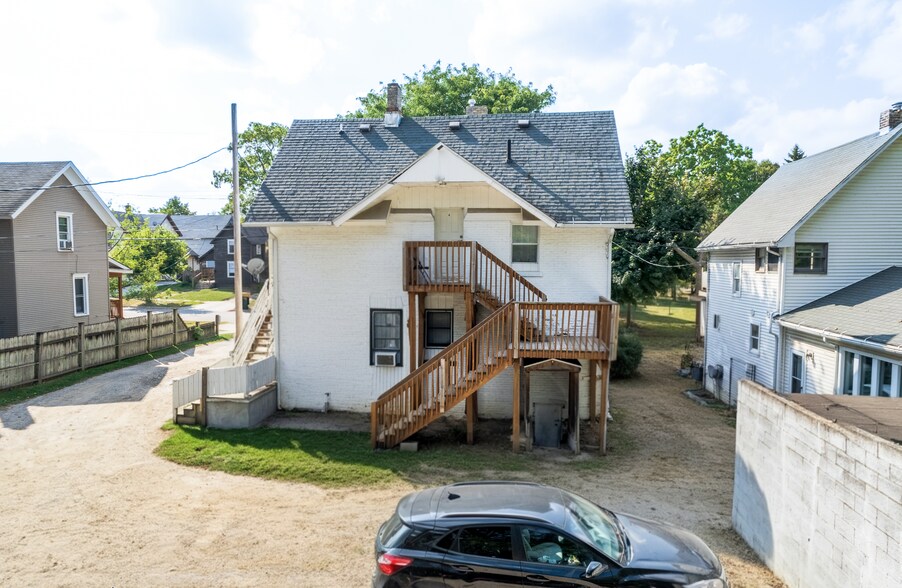 Primary Photo Of 1216 N Chestnut St, Lansing Apartments For Sale