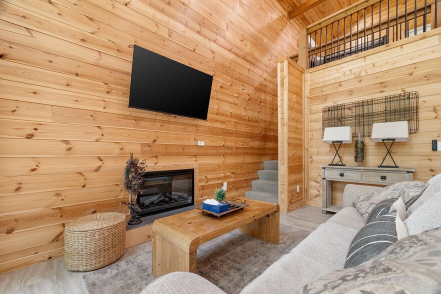 More Photos Of 22468 State Highway 112, Cassville Specialty For Sale
