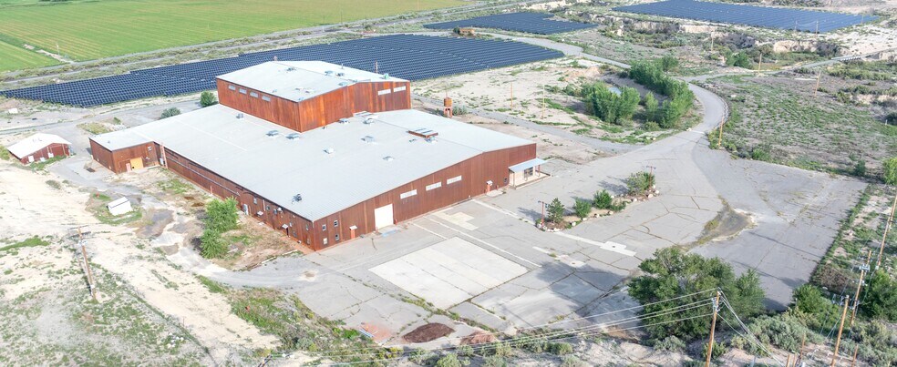 More Photos Of 2520 N River Rd, Olathe Warehouse For Lease