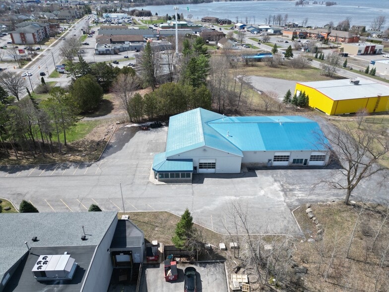 Primary Photo Of 2724 Laurier St, Clarence-Rockland Service For Sale