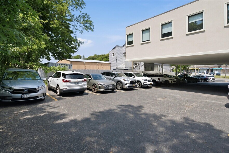 More Photos Of 1038 West Jericho Tpke, Smithtown Office For Sale
