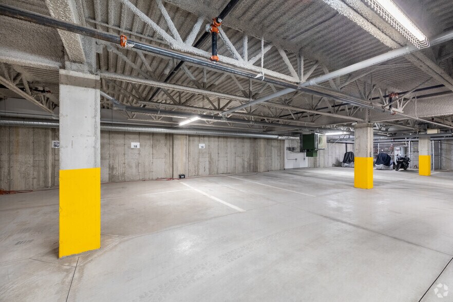More Photos Of 2955 Rue Jules-Brillant, Laval Office For Sale