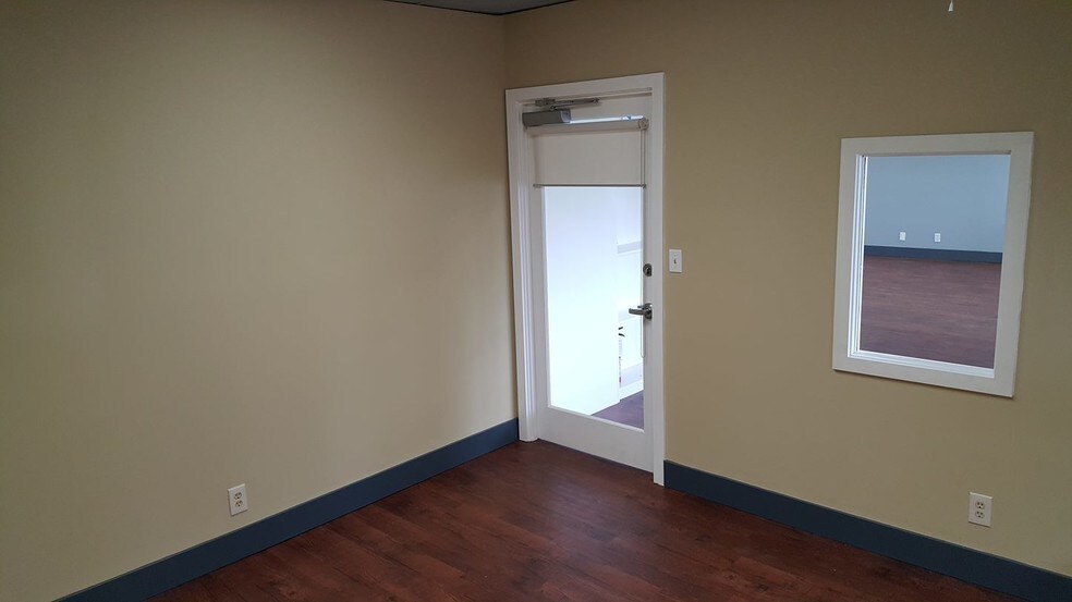 More Photos Of 13433 NE 20th St, Bellevue Unknown For Lease