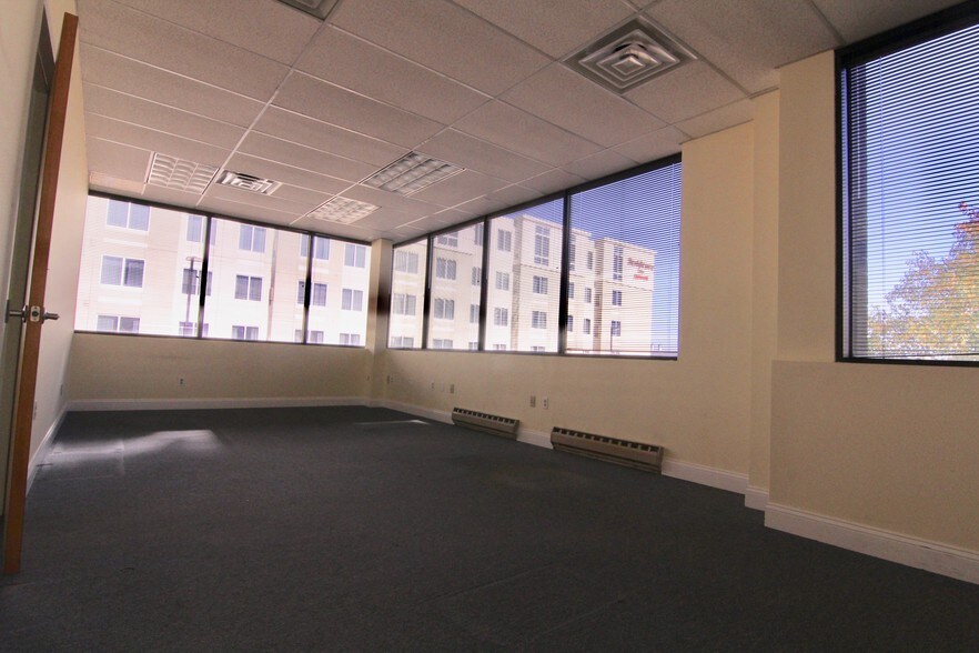 More Photos Of 3751 Island Ave, Philadelphia Office Residential For Lease