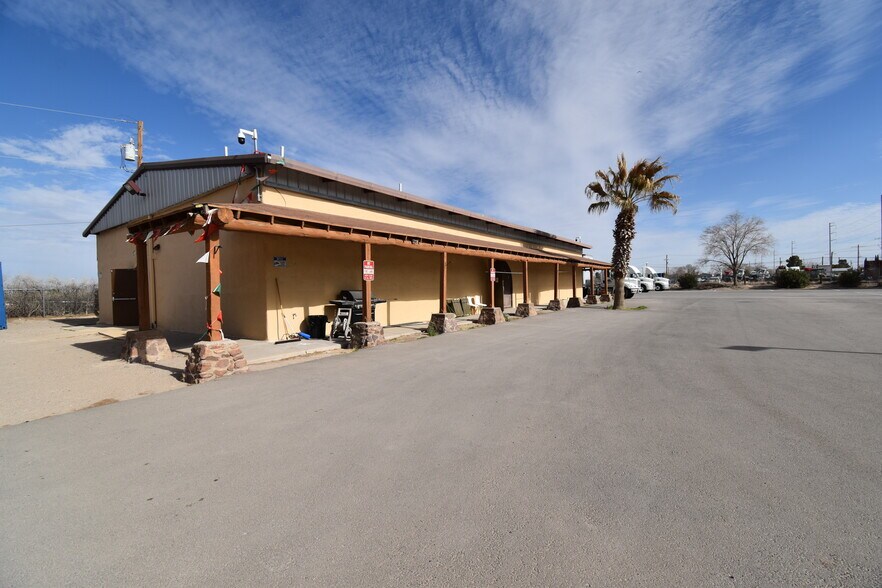 More Photos Of 201 Third NW St, Fabens Showroom For Sale