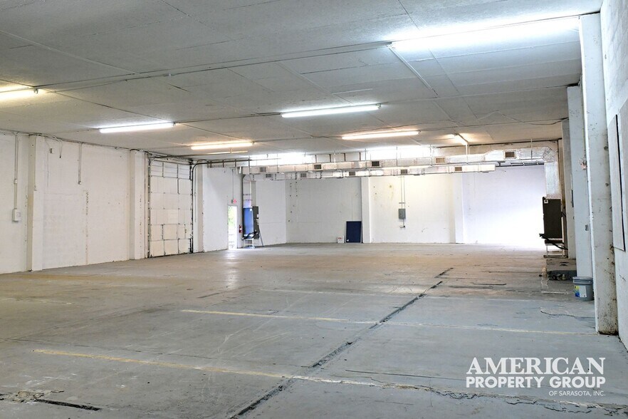 More Photos Of 204 Center Rd, Fort Myers Unknown For Lease