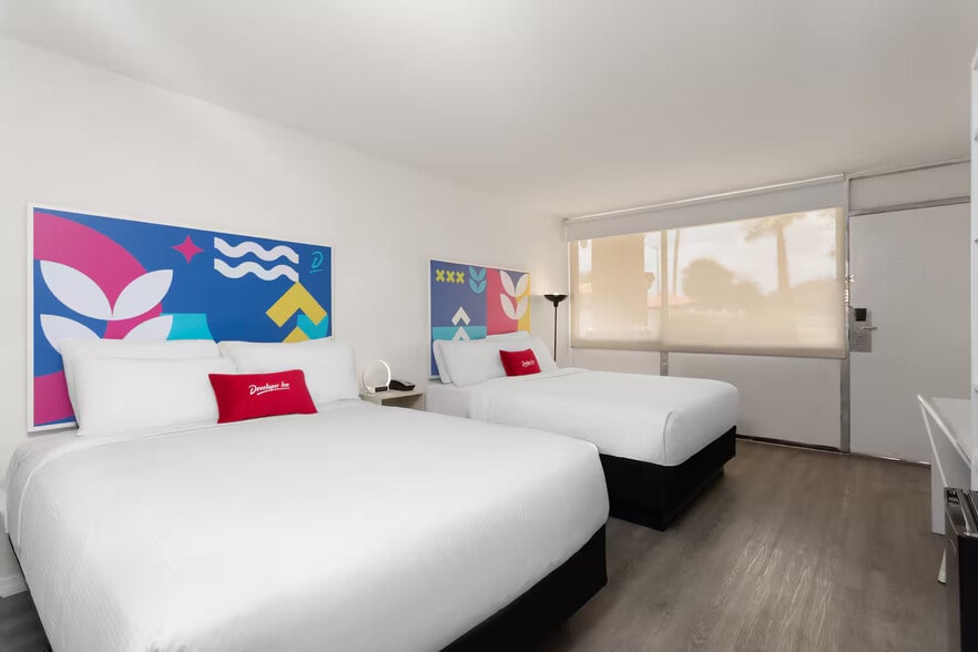 More Photos Of 2500 33rd St, Orlando Hotel For Sale