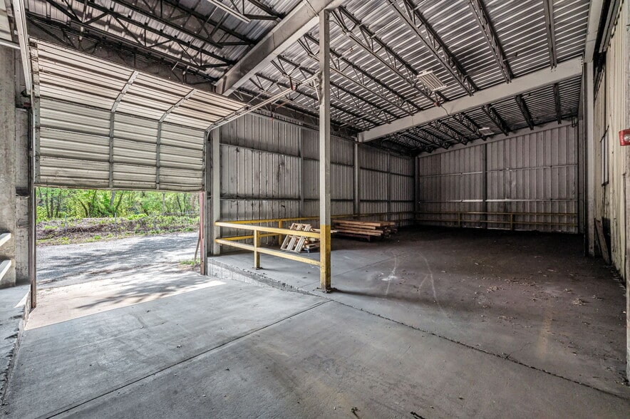 More Photos Of 111 Mosher St, Holyoke Warehouse For Lease