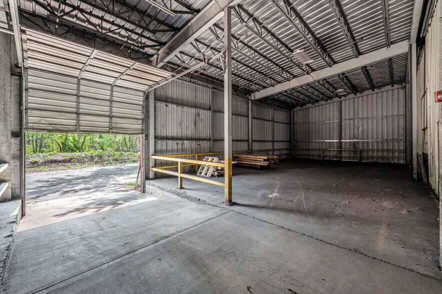More Photos Of 111 Mosher St, Holyoke Warehouse For Lease