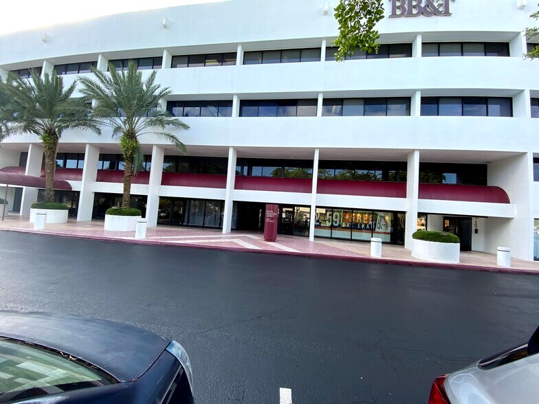 More Photos Of 6100 Glades Rd, Boca Raton Office For Lease