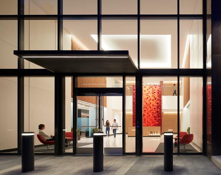 More Photos Of 811 Barton Springs Rd, Austin Office For Lease