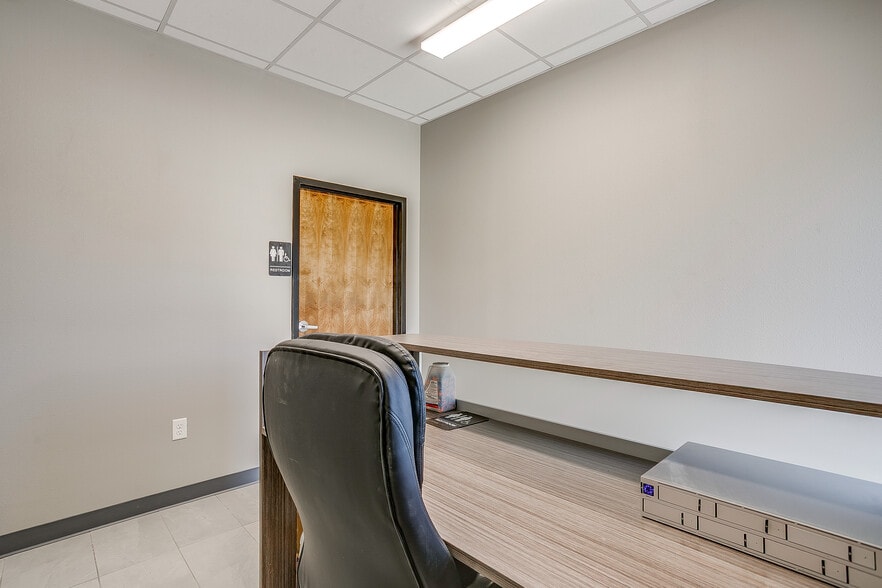 More Photos Of 1321 Kerry ln, Azle Industrial For Sale