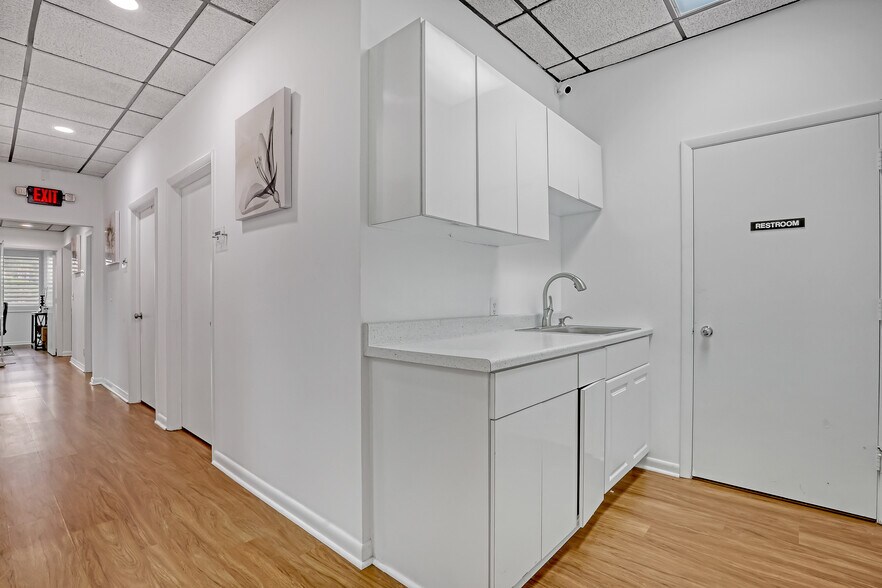 More Photos Of 5650-5656 Corporate Way, West Palm Beach Medical For Sale