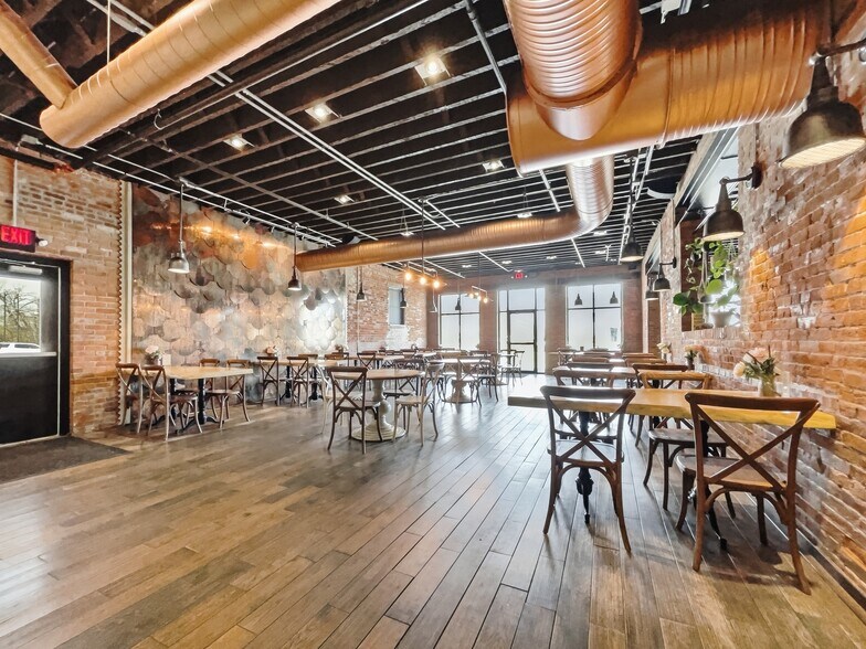 More Photos Of 1430 W Franklin St, Evansville General Retail For Sale