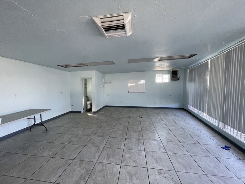 More Photos Of 1313 Brundage Ln, Bakersfield Office For Lease