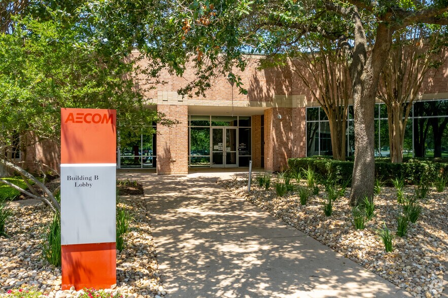 More Photos Of 13640 Briarwick Dr, Austin Unknown For Lease