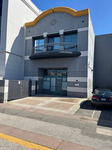 More Photos Of 1347-1349 Pacific Ave, Santa Cruz Storefront For Lease