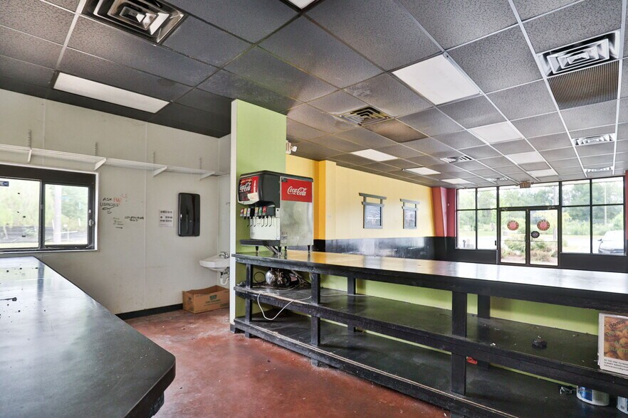 More Photos Of 6563 Gateway Rd, Columbus Storefront For Lease