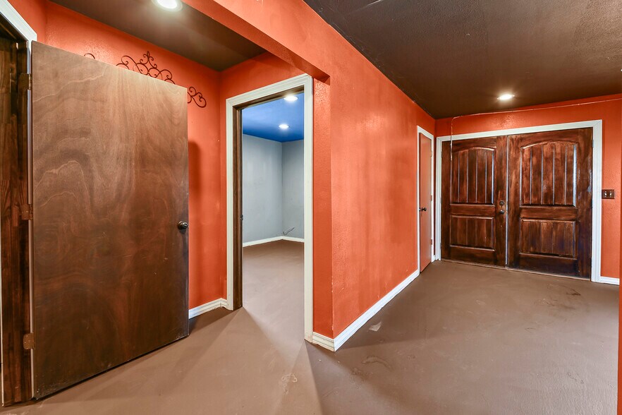 More Photos Of 109 Myrtle, Pierce City Storefront Retail Residential For Sale