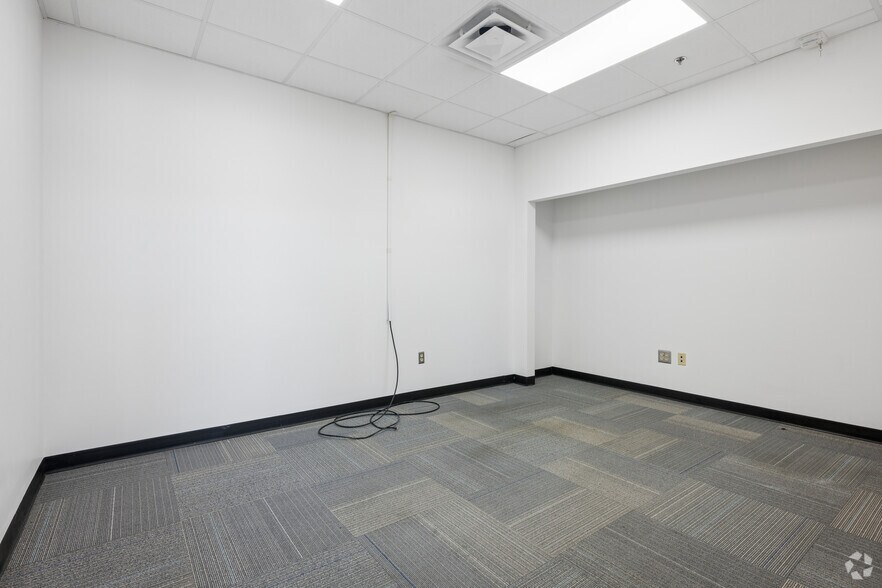 More Photos Of 615 Industrial Ave, Salisbury Warehouse For Sale
