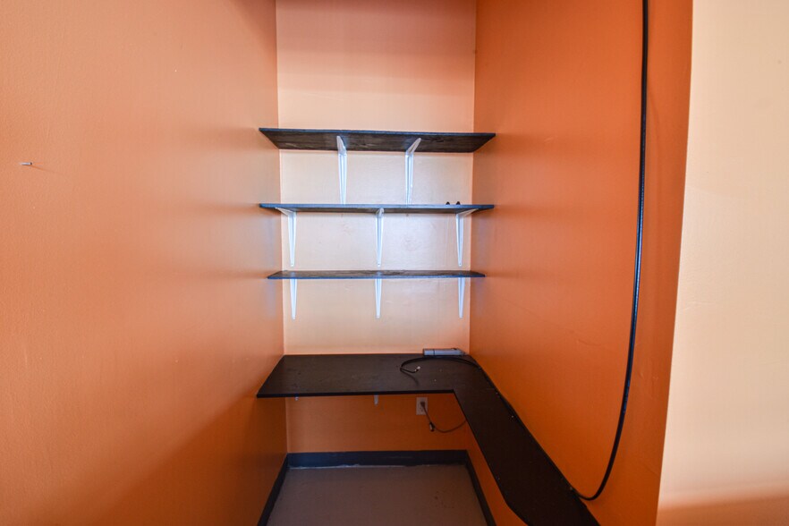 More Photos Of 4550 Station Cir, Northport Freestanding For Lease