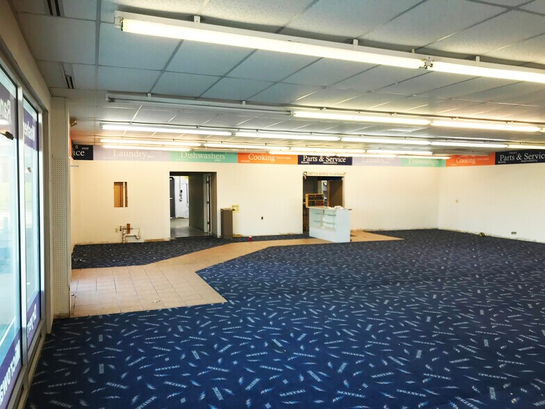 More Photos Of 2108 Paris Rd, Columbia General Retail For Lease