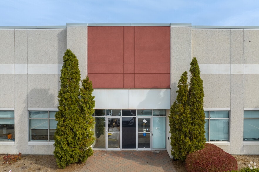 More Photos Of 2850 Argentia Rd, Mississauga Warehouse For Lease