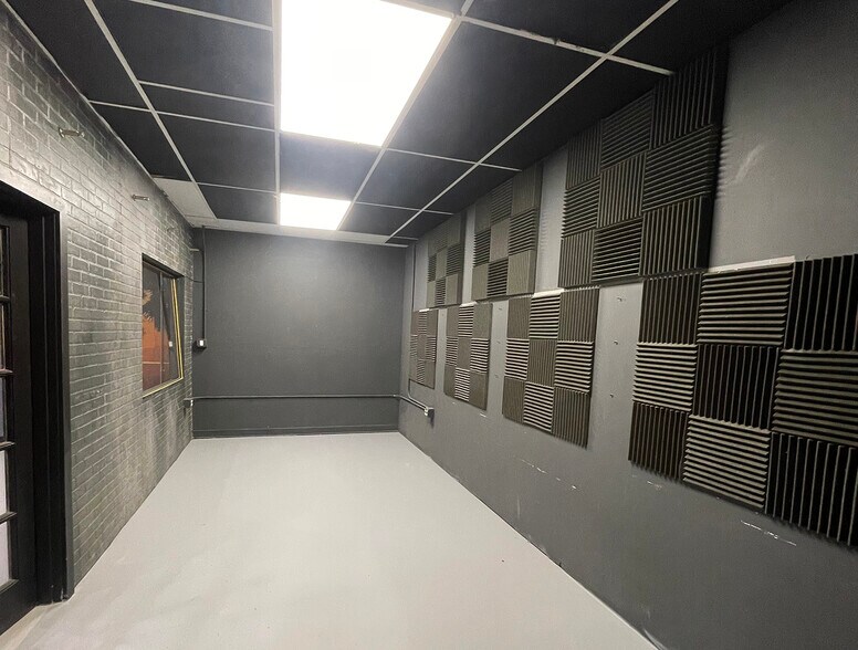 More Photos Of 1028 E Compton Blvd, Compton Storefront For Sale