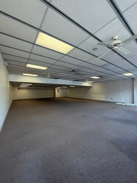 More Photos Of 969-979 Meriden Waterbury Tpke, Plantsville Freestanding For Lease