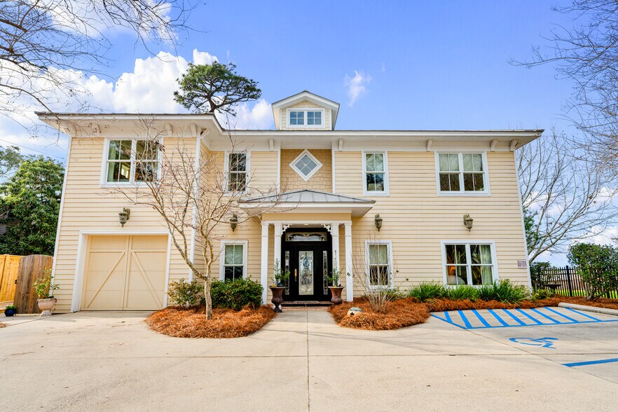 More Photos Of 202 S Mobile St, Fairhope Hospitality For Sale