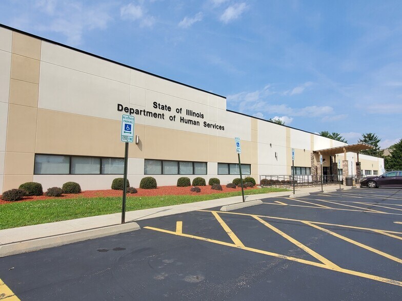 More Photos Of 175 Executive Pky, Rockford Unknown For Lease