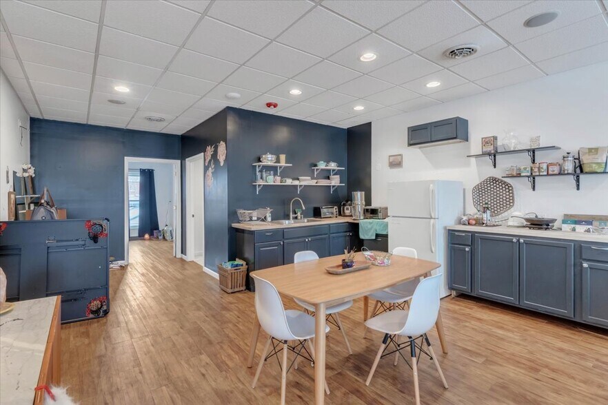 More Photos Of 24 Monroe St, Ellicottville Bar For Sale