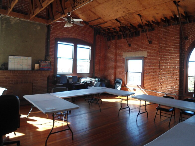 More Photos Of 124 N Townsend Ave, Los Angeles Loft Creative Space For Sale