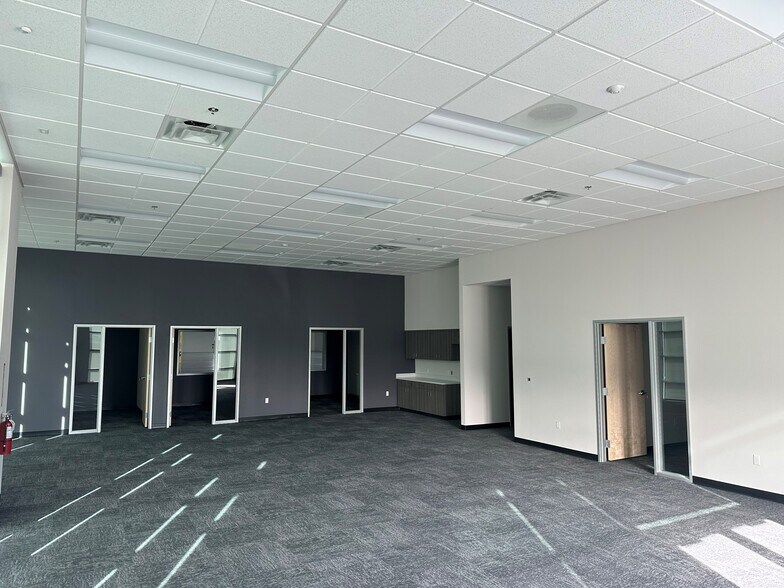 More Photos Of 6400 E Azure Ave, Las Vegas Distribution For Lease