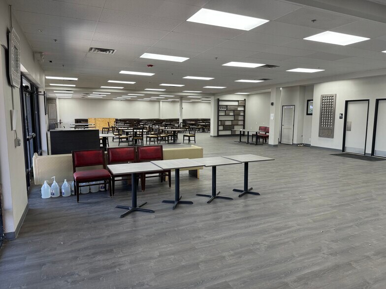 More Photos Of 860 E Twain Ave, Las Vegas Unknown For Lease