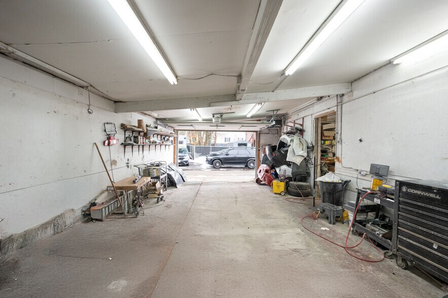 More Photos Of 20 Woodland St, Methuen Auto Repair For Sale