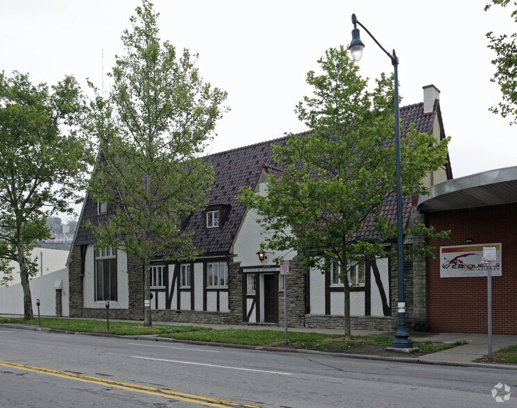 More Photos Of 1816-1820 Central Pky, Cincinnati Bar For Lease